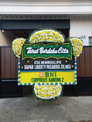 Papan Bunga Duka di Wadaslintang