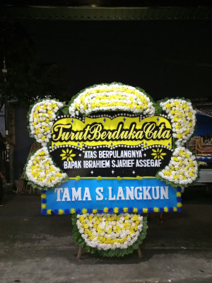 Papan Bunga Duka di Wadaslintang