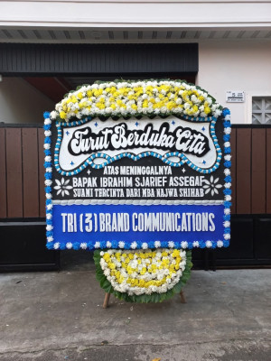 Papan Bunga Duka di Wadaslintang